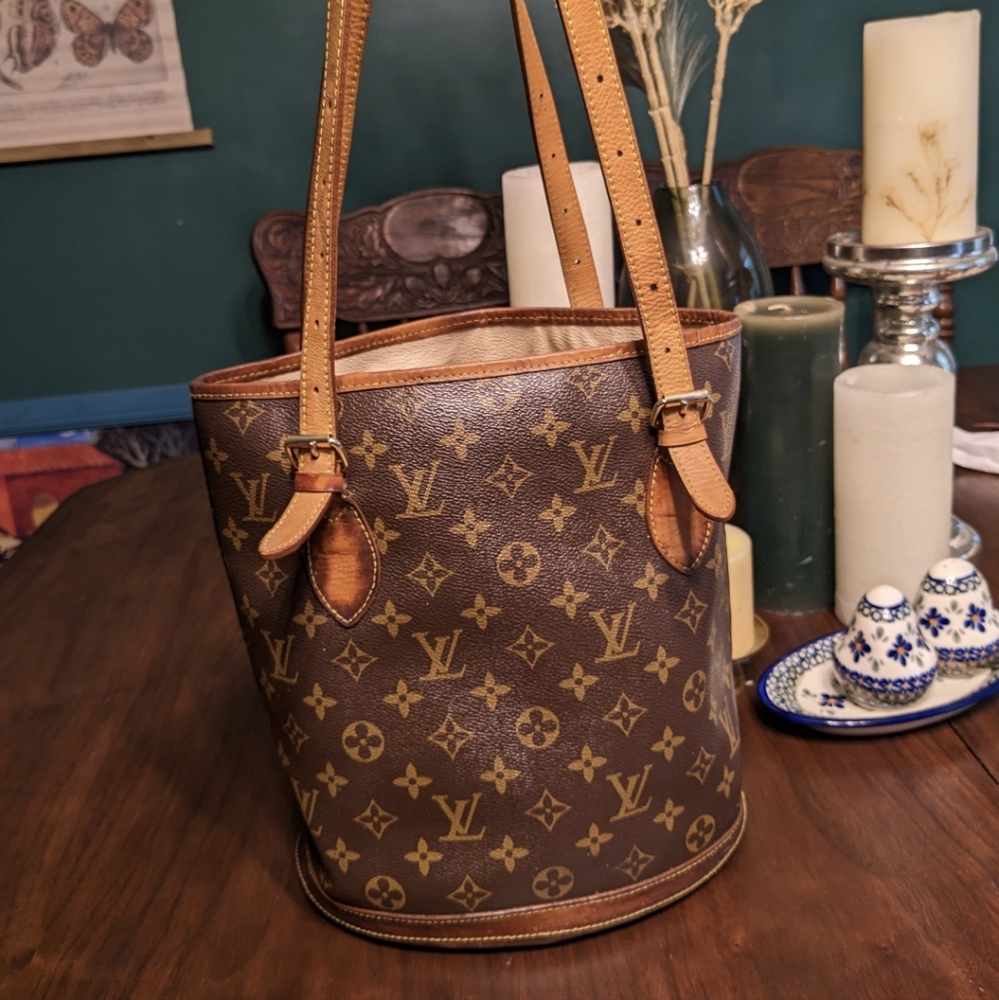 Vintage Louis Vuitton bucket bag